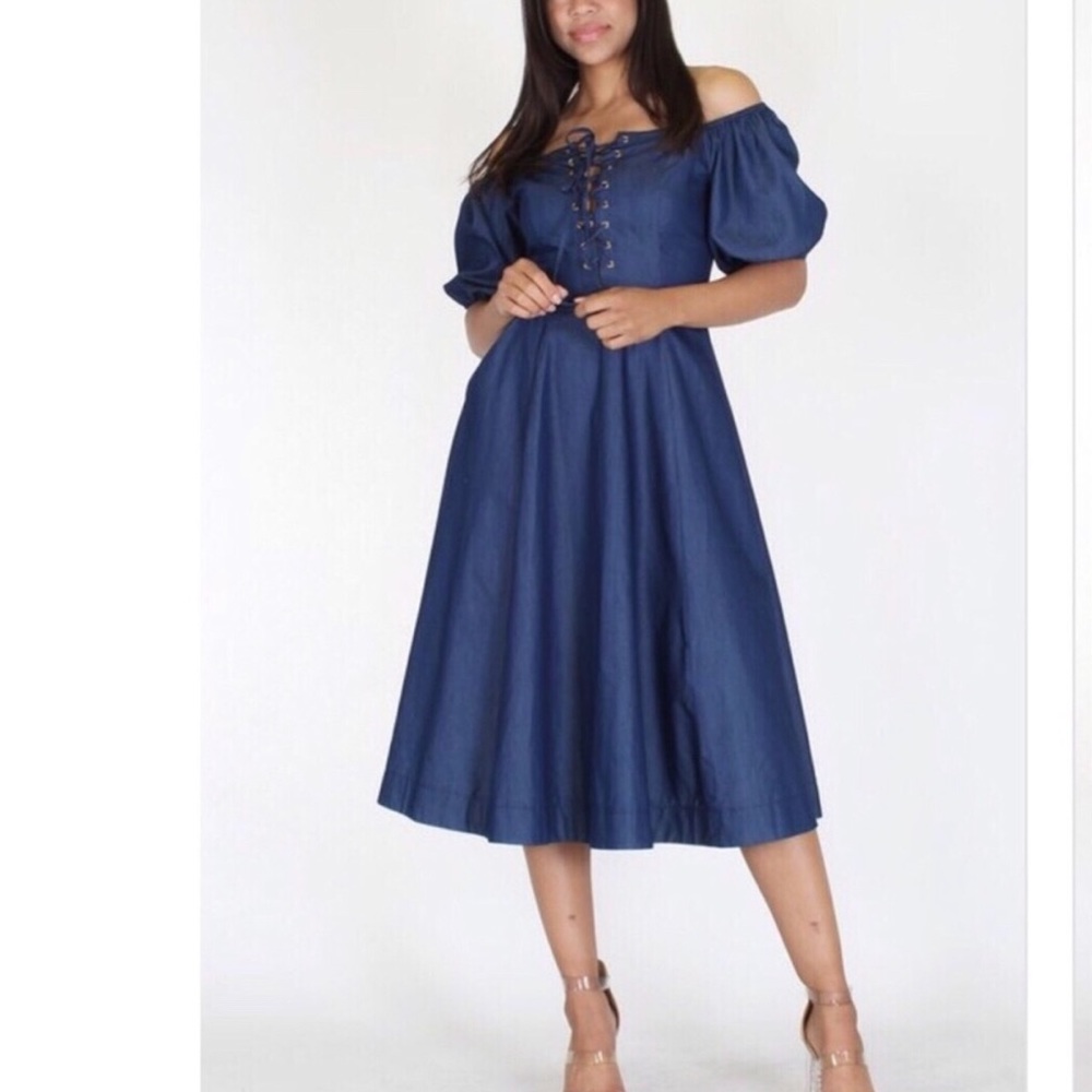 LACE UP DRESS IN FIT & FLARE SILHOUETTE